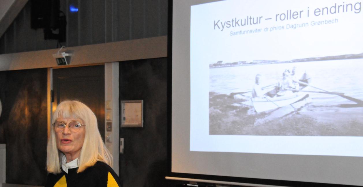 Lørdag ettermiddag var det foredrag ved Dagrunn Grønbeck om Kystkultur roller i