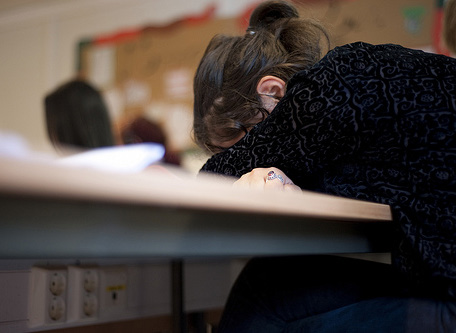 6 Handbok for samarbeid mellom barnevern og skole skal det liggje føre sakkunnig vurdering av dei særlege behova eleven har.