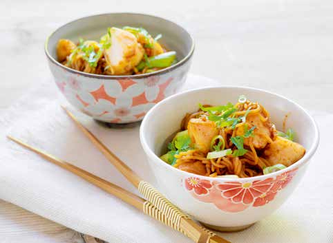Oppskrift Wok med uer og risnudler Sunn hverdagsmat trenger ikke være kjedelig. Prøv denne wokretten med uer næringsrik og sunn, og samtidig smakfull og spennende.