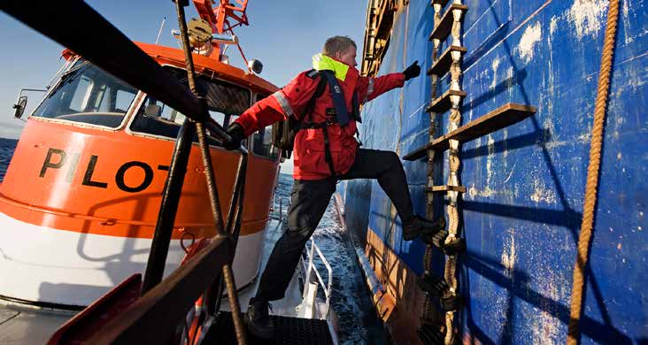 Foto: Kystverket Transport og miljø EU-kommisjonen og Eftas overvåkningsorgan (ESA) har akseptert at det er viktig å flytte transport over til mer miljøvennlige transportformer, herunder fra vei til