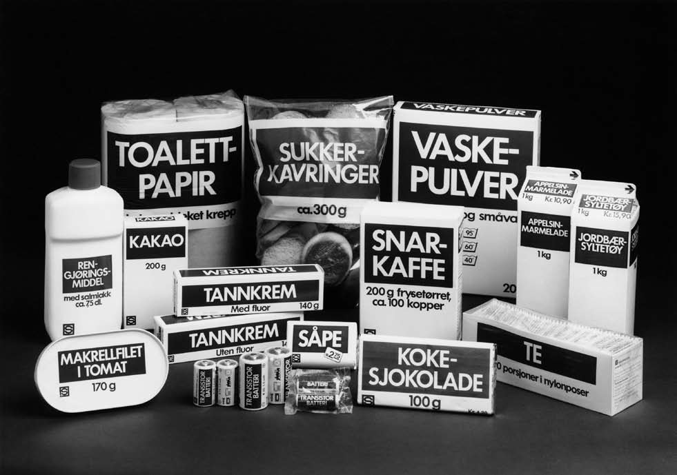 Produktfoto av Samvirkelagets egne blå-hvite merkevareserie. Produktfoto av NKLs eget blåhvite lavprismerke, lansert i 1980. føres innenfor dagens ressurstilgang.