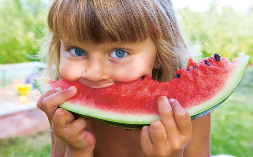 Mat & nytelse Den som en gang i livet har hatt gleden av å slukke tørsten med et stykke kald vannmelon på en virkelig varm dag, vil elske melon til evig tid. Saftigere kan ikke en frukt bli!