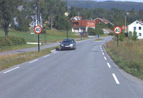 Idrettshallen er mye i bruk på vinteren. Idrettsstadion brukes til fotball og friidrett hele sommerseongen, samt til lek. 2.5.