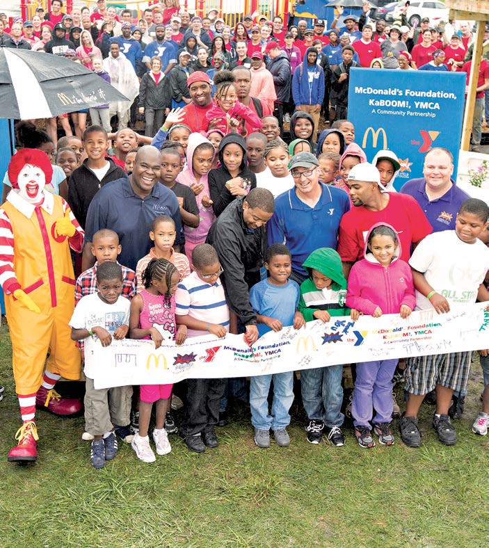 Vi gir tilbake til lokalsamfunnet. Våre lokalsamfunn Samfunnsansvar og tilbakeføring McDonald s har en lang og stolt tradisjon med å gi tilbake til lokalsamfunnet.