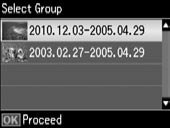 Når der er mere end 999 fotos på hukommelseskortet, viser LCD-skærmen en meddelelse, så du kan vælge en gruppe. Billederne sorteres efter den dato, de blev taget.