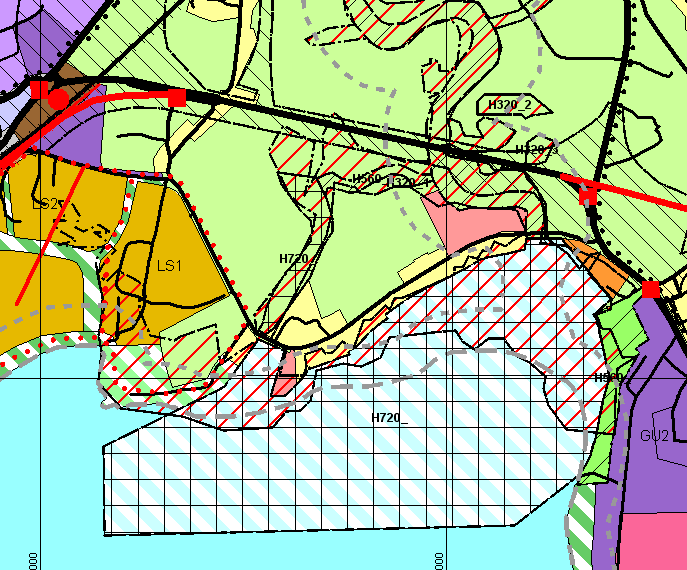 Figur 1-24: Viser byggegrense mot vassdrag som forbudsgrense sjø (kode 1112) og forbudsgrense vassdrag (kode 1113). I tillegg vises strandlinje sjø (kode 1160).