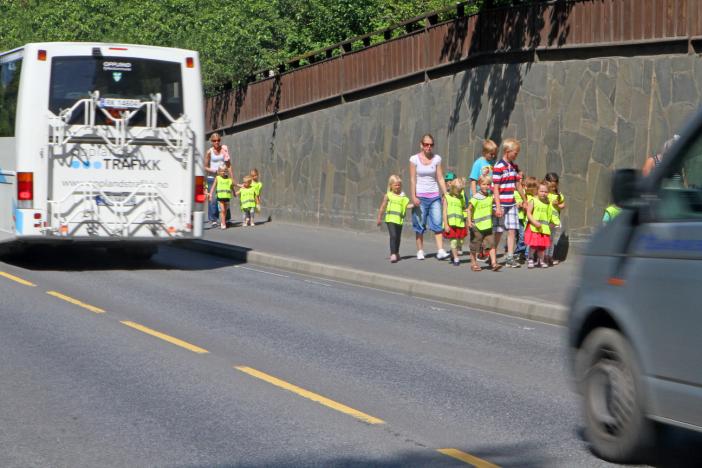 Skader og ulykker Trafikkulykker - ulykkespunkter og - strekninger, spesielt utsatte skoleveier Antall personskader behandlet i sykehus Skadeforekomst