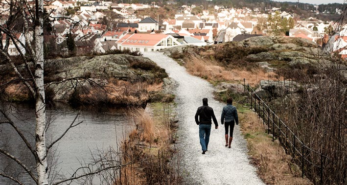 Med plass til alle Fra gammel drikkevannskilde til yndet friluftslivsområde. Springvannsheia gir deg følelsen av å være midt ute i skogen, selv om du er et lite steinkast unna Lillesand sentrum.