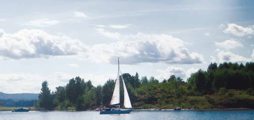 F O R N E B U Solrikt midt på Fornebu, med sjøutsikt og stor, flott takpark på 5 mål!