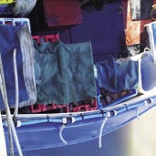 Båtene har etter hvert blitt bedre rustet for krabbefisket og i enkelte er det montert mer permanente løsninger for vanning av
