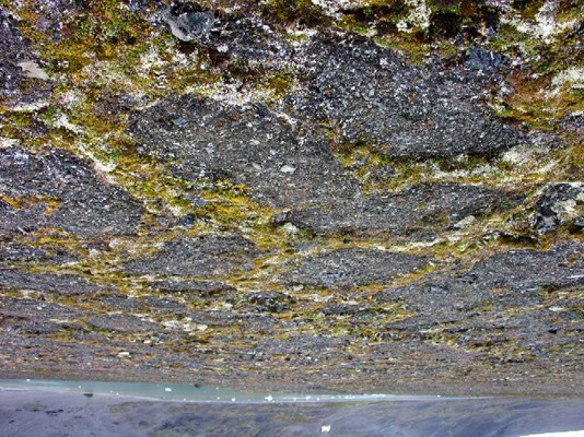 Synlige frostfenomen Fryse- og tineprosesser i jord gir seg til kjenne ved en rekke terrengformer og mønster på terrengoverflaten.