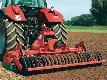 Kverneland NG-H Serie for traktorer opp til 180 hk Trauet To 6 mm profilerte plater pluss en 12 mm forsterkningsplate, sikrer god avstand mellom