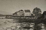 Der var kyrkje, skysskifte, handel og gjestgjeveri og i åra 1838-1963 stad for kommunalt styre og stell i dåverande Vevring kommune.