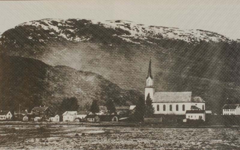 Vevring var i 1905 eigen kommune med område på båe sider av Førdefjorden. (I 1964 var området nord for Førdefjorden lagt til Naustdal kommune.