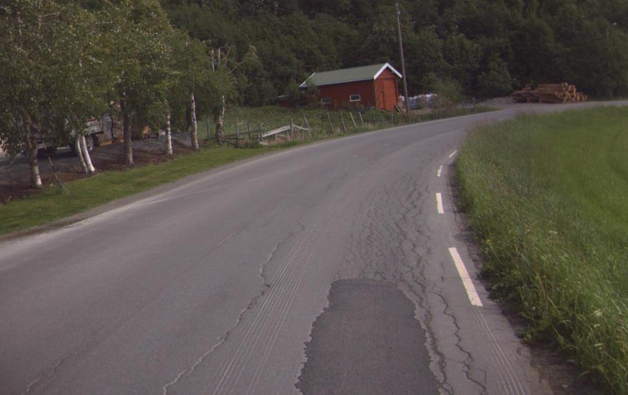 FIGUR 63 SKADER PÅ VEGDEKKE GRUNNET SVAKT