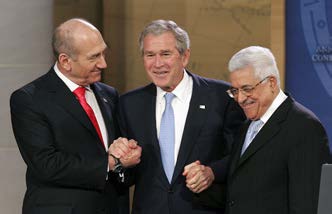 TEKST: Roald Høvring 13. september 1993 stod daværende Israels statsminister Yitzhak Rabin og PLO-lederen Yasser Arafatt og håndhilste på plenen utenfor Det hvite hus i Washington.