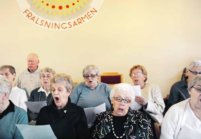 Første onsdagen i hver måned øver Frelsesarmeens kor i byen Skara i den sørvestlige delen av Sverige. Stina Svahn (94) er alltid på plass. Å synge i koret er det morsomste hun vet.