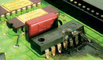 0 1 2 3 4 5 0 1 2 3 4 5 Elektromagnetisk kompatibilitet EMC - elektromagnetisk kompatibilitet - betyr problemfritt samspill mellom elektriske og elektroniske systemer og enheter uten gjensidig