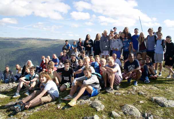 Nr. 3 september/oktober/november 2012 Årg. 51 Bragernes Menighetsblad I dette nummer: Foto: Ingeborg Drange Konfirmantleir i Uvdal. Flott gjeng samlet på fjellet. Hvem er kirken? Til ettertanke.