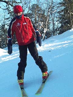 I plogsving begynner utøveren tidlig å merke at den ytre skien fører og styrer svingen. Hjelp gjerne utøveren gjennom å bevisstgjøre følelsen i bena og i fotsålene.