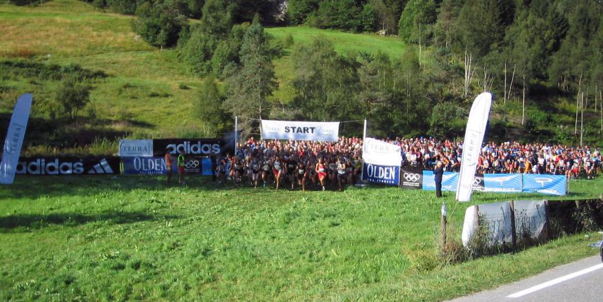 Så var det klart for Skåla Opp, (1 848 m) den 19.august. Samla lengde 8,2 km. Eg var med på det første løpet i 2002. Då stilte 163 i konkurranseklassa, derav 19 i mi klasse. Fullførte på 1.42.25.