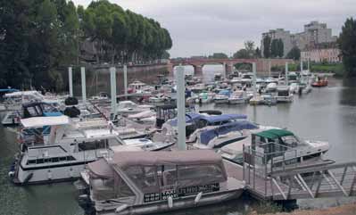 Avignon Litt lengre nordøst i Arles Sveits regnet det Port-Saint-Louis mye. Derfra kommer Marseille mye av vannet Port Napoleon til -elva.