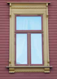 I mindre hus brukes også torams vinduer av samme type som i senempiren. Andre vindusformater blir brukt, f.eks.