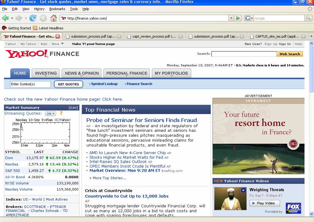 Beskrivelse av nettsted A user opens their Firefox browser and sees their home page - Yahoo.com. The user checks the personalized news headlines on the home page.