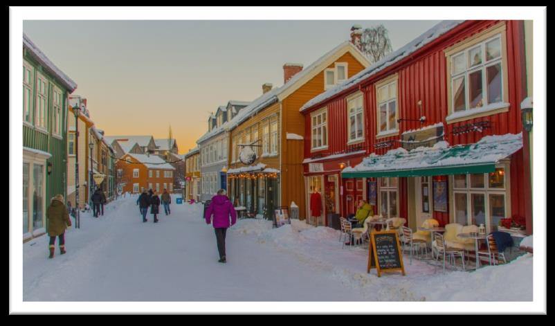 BAKKLANDET EN GAMMEL BYDEL Bakklandet er blitt en turistattraksjon i Trondheim.
