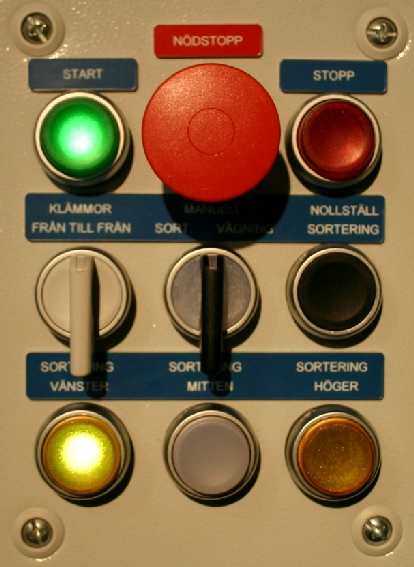 Praktisk bruk av systemet Sørg for at systemet er tilkoblet til strøm og trykkluft, og at hovedbryter(e) er slått på. Du vil nå ha grønt lys i på knappen på betjeningspanelet.