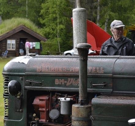 SESONGÅPNING EGGEDAL MØLLE SØNDAG 28 JUNI 12.00 Åpning Oppgangssaga i gang 12.30 Tømmertransport m/hest og traktor m/belter Ulike typer hestekjøretøy, visning - orientering 13.