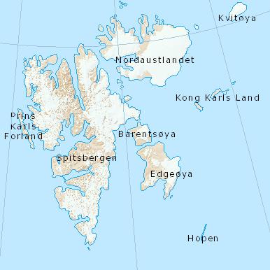 Onsdag 19. august, 21:18, 80 N Moffen Rett etter at vi hadde skålt på 80 grader nord, så kom vi til øya Moffen. Den er nesten helt flat hvorav det høyeste punktet er kun 5 meter over havet.