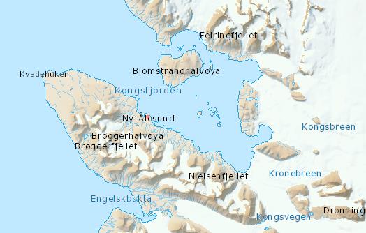 Torsdag 20. august 20:00, 78 56 N Ny-Ålesund Kongsfjorden. Ny-Ålesund ligger på nordsiden av Brøggerhalvøya.