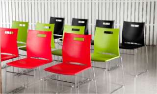 Konferanse - kantine - møteromsmøbler Curvy Plastskallstolen stol med mange muligheter Leveres i plast, stoff og evnt.. treverk i rygg. Den absolutte ultimate stolen for et forsamlingslokale.