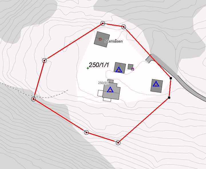 2.3 Tiltak for 250/1/1 og 250/1 + 243/2,4,5,6,18,249/2,3,250/1,3,251/1,253/2, 254/2,255/8,256/8,13,22,23,45,54,58 Rød/heltrukket linje viser eiendomsgrenser i matrikkelen.