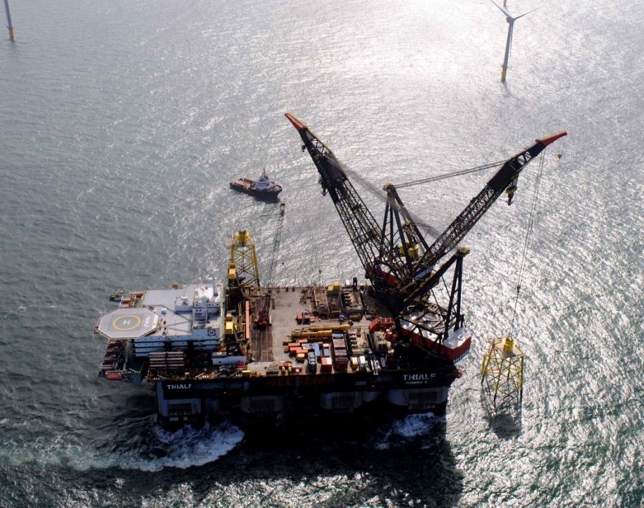 CONFIDENTIAL Alpha Ventus project the first offshore wind project based upon pre-piling of jacket foundations» NorWind conducted engineering, procurement,