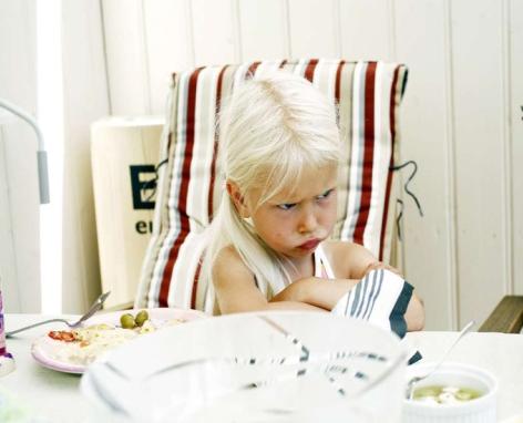 Ernæring og måltid Hos barn med spisevansker Hanne R.