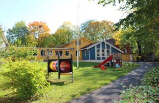 BLINDERNVEIEN SKOLE Blindernveien 8, 0361 Oslo Tlf. 23466410 er en bydekkende kommunal spesialskole for elever med språk- og sammensatte vansker.