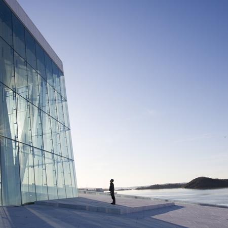 220 000 personer Norsk sokkel investeringene for 2010 tilsvarer 30 operahus 200