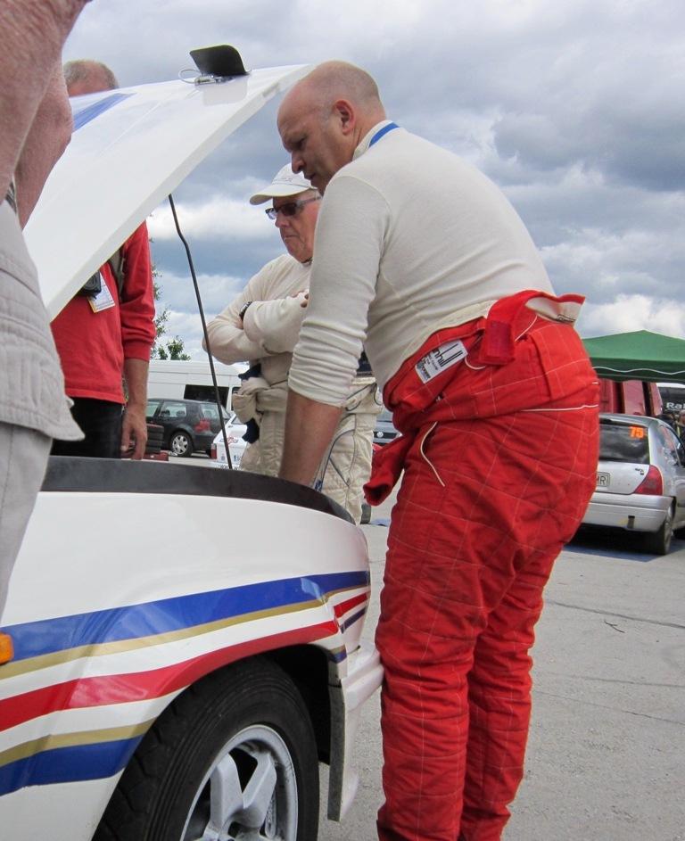 Tett med eldre og erfarne rallyførere som ser ut til å finne