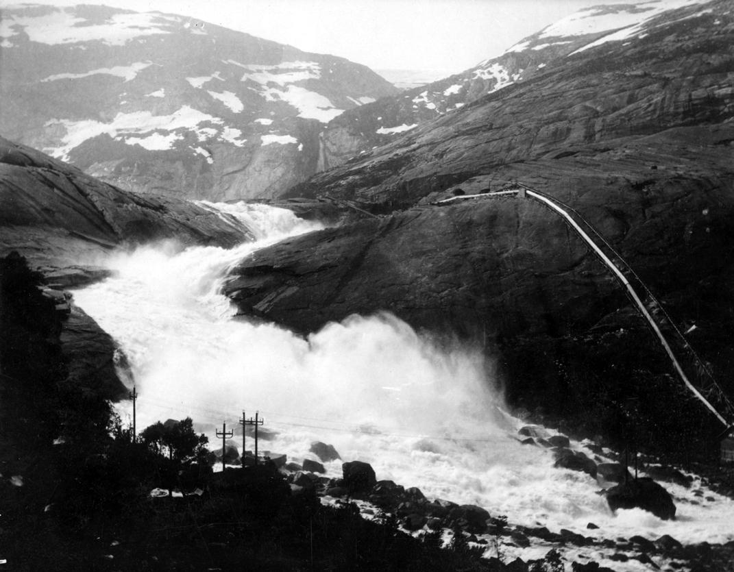 .. Konsesjon og utbygging Glomfjord aktieselskap søkte og fikk konsesjon for utbygging 9.8.1912.