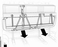 36 Seter og sikkerhetsutstyr Stige inn i baksetet Felle sammen setene I enkelte modellvarianter kan bagasjeplassen økes ved å felle opp baksetene.