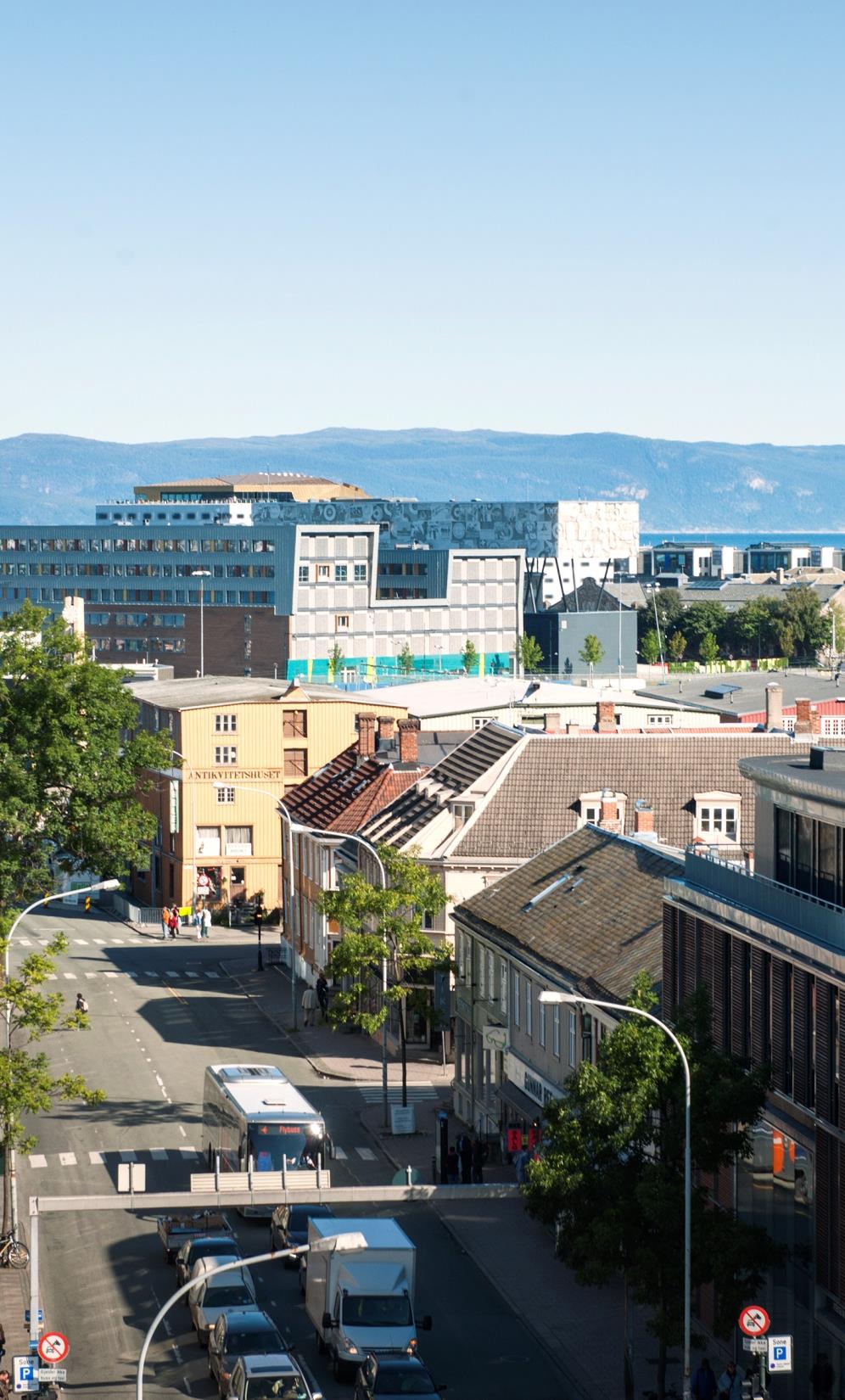 Kort om Enova SF Enova er et statsforetak og våre mål fastsettes av Olje- og energidepartementet. Lokalisert i Trondheim 80 ansatte Transnova inkludert i Enova fra 1.