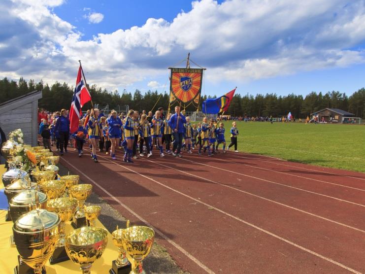 1. ALTATURNERINGEN Samarbeidsturneringen Altaturneringen har i over 30 år vært en kulturell og idrettslig begivenhet i Alta, og har etablert seg som Nord-Norges største, årlige idrettsarrangement.