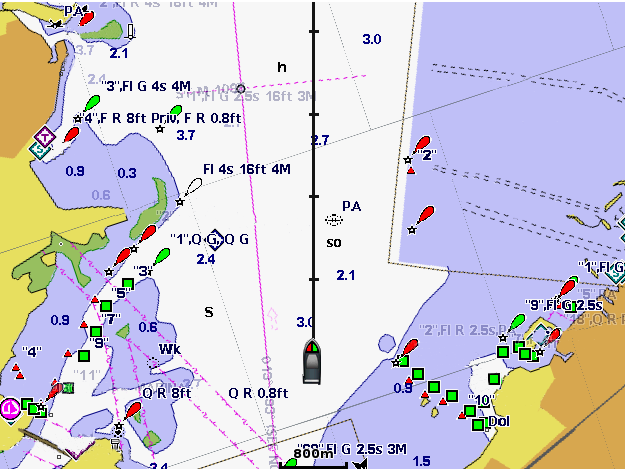 Kart- og 3D-kartvisninger Vise og konfigurere styrekurspilen Styrekurspilen er en tegnet linje i kursretningen fra baugen av båten.