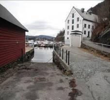 2.3.2 ANDRE REGISTRERINGER Det er ikke registrert småbåthavner andre steder enn i Hordvik og Salhus. Det er ikke registrert anlegg for kajakk/kano/robåt i området.
