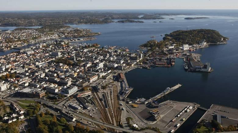 «VELG SJØVEIEN» Kristiansand Havn Norges mest potente logistikknutepunkt Sjøtransport reduserer fraktkostnadene med 15-35 prosent I ulike utredninger og fra flere vareeiere blir det påstått at