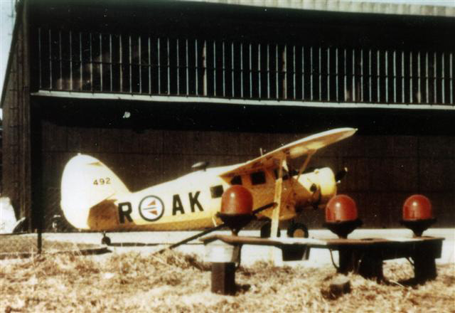 Farger - Merker - Koder Farger Flyene var sølvfarger ved ankomst i 1945 og flyene behold stort sett denne fargen under hele perioden i forsvaret.