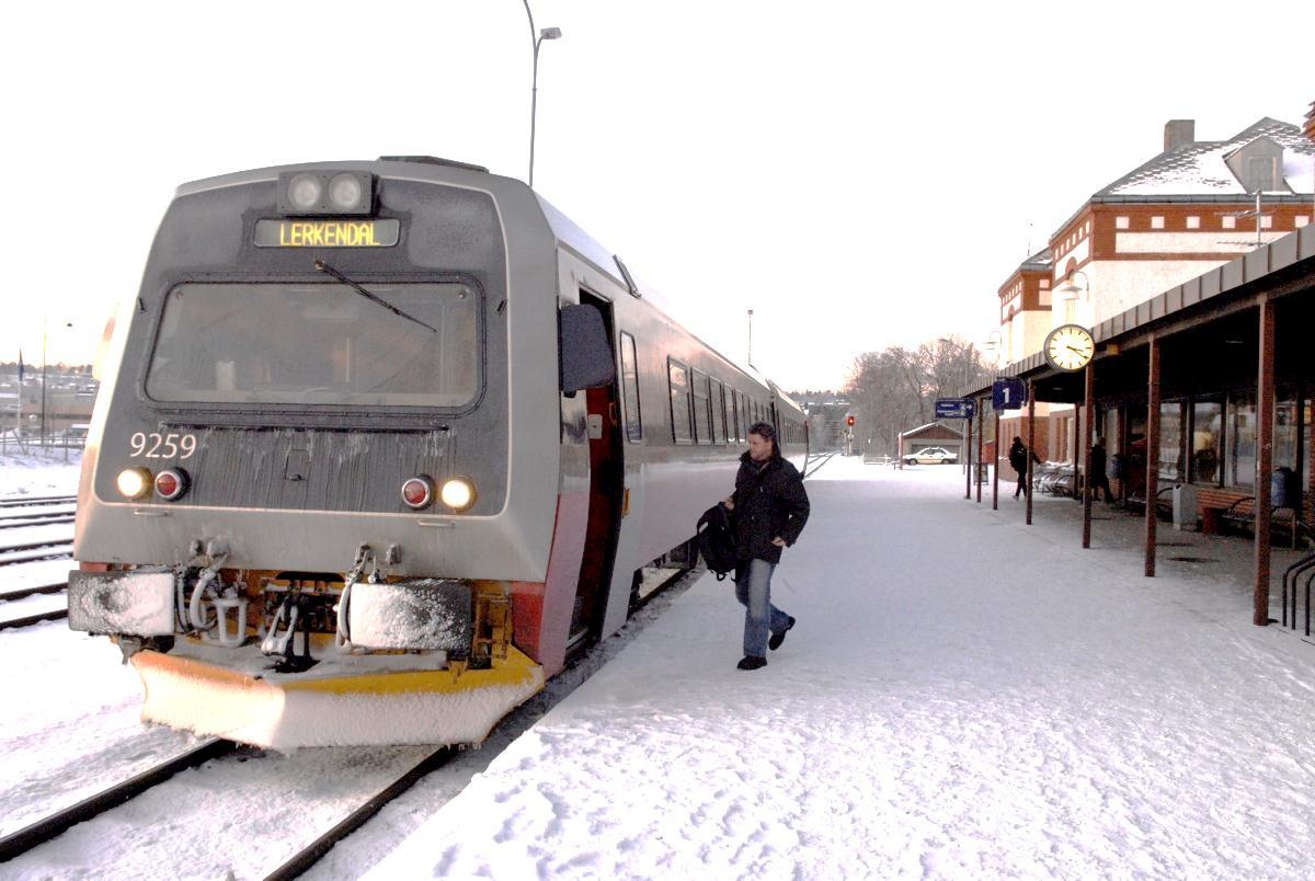 Stasjonsstrukur-Prosjektet STASJONSSTRUKUR- PROSJEKTET Utredning av Jernbaneverkets infrastruktur.