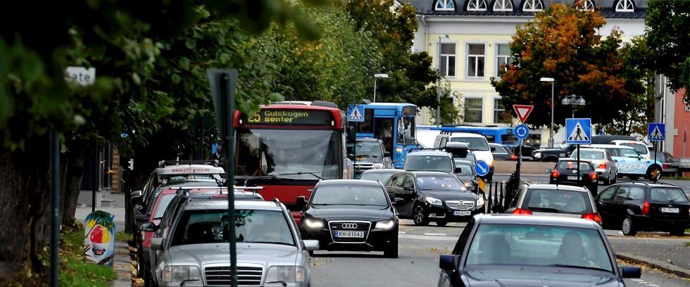 Harrybyen Drammen Forurensing av elva fra kloakk og (papir)fabrikkene Tiltakende gjennomfartstrafikk gjennom byen